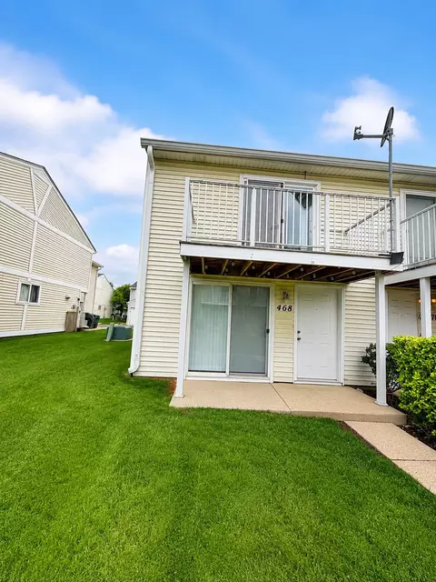 468 Meadow Green Ln, Round Lake Beach, IL 60073