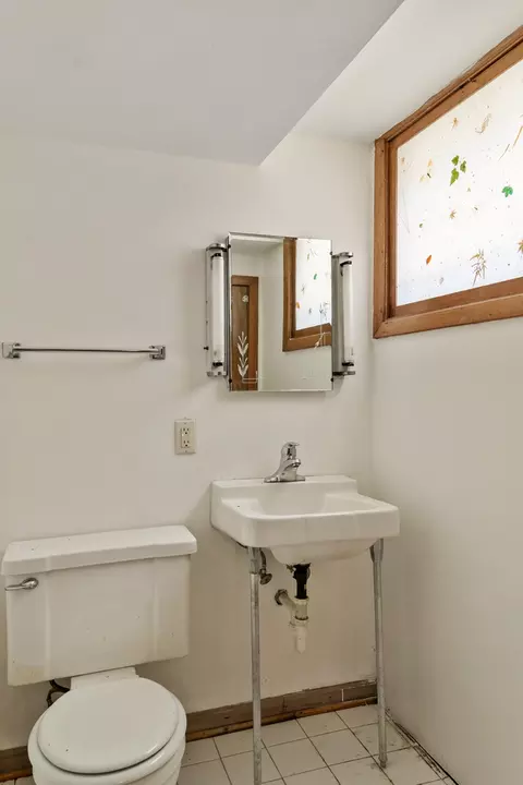 Bath - 2812 173rd St, Hazel Crest, IL 60429 photo 3 of 3