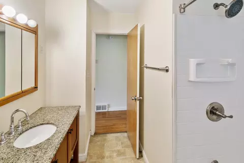 Bath - 2812 173rd St, Hazel Crest, IL 60429 photo 2 of 3