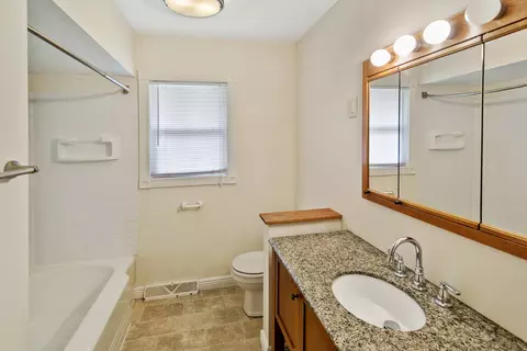 Bath - 2812 173rd St, Hazel Crest, IL 60429 photo 1 of 3