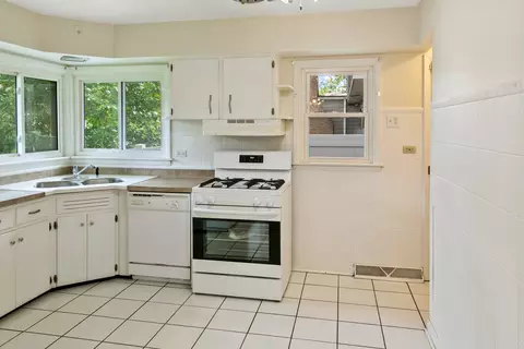 Kitchen - 2812 173rd St, Hazel Crest, IL 60429 photo 1 of 4
