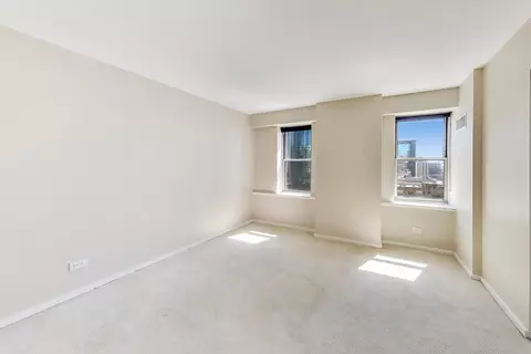 Bedroom - 40 E 9th St #1601, Chicago, IL 60605 photo 4 of 6
