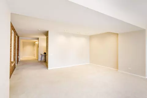 Living - 40 E 9th St #1601, Chicago, IL 60605 photo 4 of 4