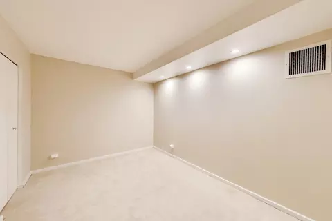 Bedroom - 40 E 9th St #1601, Chicago, IL 60605 photo 5 of 6