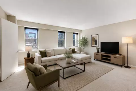 Living - 40 E 9th St #1601, Chicago, IL 60605 photo 1 of 4