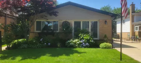 5435 Reba St, Morton Grove, IL 60053