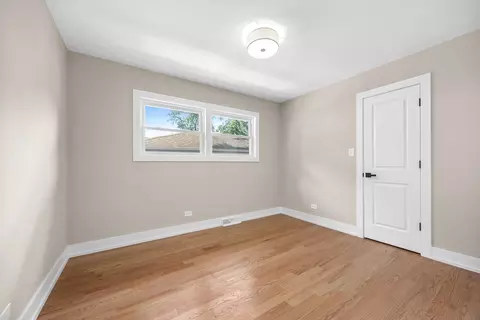 Bedroom - 1307 Pershing Ave, Wheaton, IL 60189 photo 3 of 7