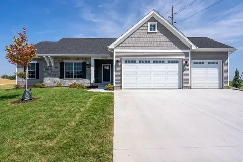 7001 Black Oak Dr, Bettendorf, IA 52722