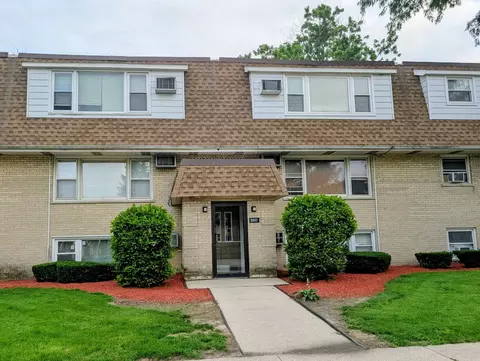 9907 W 58th St #6, Countryside, IL 60525