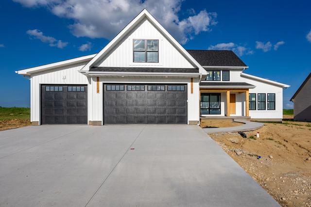 7131 Black Oak Dr, Bettendorf, IA 52722