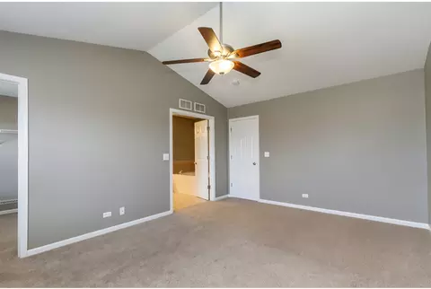 208 Comstock Dr, Elgin, IL 60124 photo 7