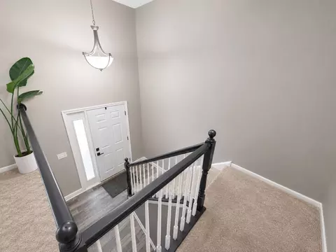 208 Comstock Dr, Elgin, IL 60124 photo 2