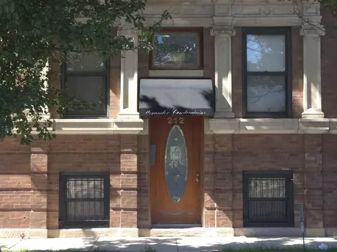 212 E 44th St #3, Chicago, IL 60653