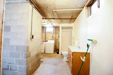 Bath - 1742 Wolverine Rd, Dixon, IL 61021 photo 1 of 3