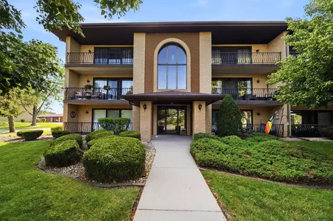 15128 Evergreen Dr #3A, Orland Park, IL 60462