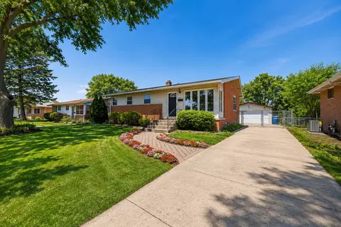 322 E Alden Dr, Addison, IL 60101 photo 2