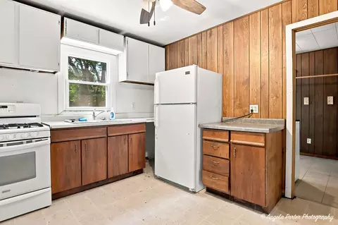 Kitchen - 513 Rand Rd, Mchenry, IL 60051 photo 2 of 2