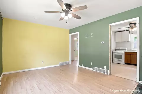 Living - 513 Rand Rd, Mchenry, IL 60051 photo 3 of 4