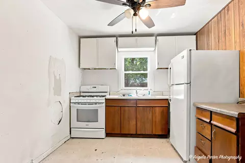 Kitchen - 513 Rand Rd, Mchenry, IL 60051 photo 1 of 2