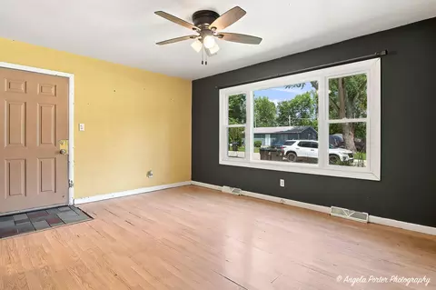 Living - 513 Rand Rd, Mchenry, IL 60051 photo 1 of 4