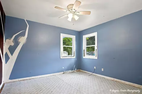 Bedroom - 513 Rand Rd, Mchenry, IL 60051 photo 3 of 4