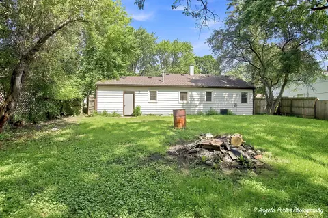 Exterior - 513 Rand Rd, Mchenry, IL 60051 photo 3 of 5