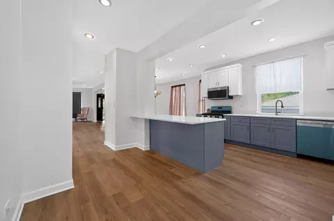 Entry Way - 107 4th Ave, Joliet, IL 60433 photo 2 of 2
