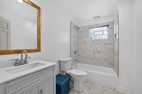 Bath - 107 4th Ave, Joliet, IL 60433 photo 3 of 3