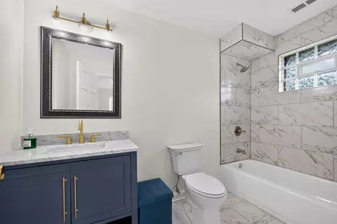 Bath - 107 4th Ave, Joliet, IL 60433 photo 2 of 3