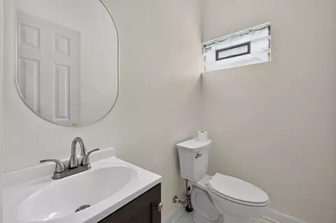 Bath - 107 4th Ave, Joliet, IL 60433 photo 1 of 3
