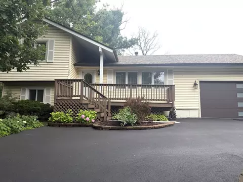 209 Rivers Dr, Lake Bluff, IL 60044