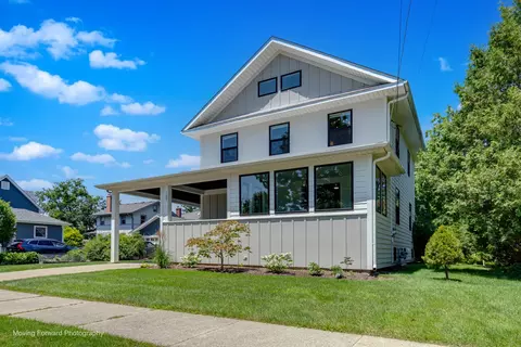 107 E Jefferson Ave, Wheaton, IL 60187 photo 2