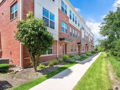 2939 Reflection Dr, Naperville, IL 60564 photo 2