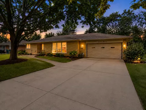 1813 W Acres Rd, Joliet, IL 60435
