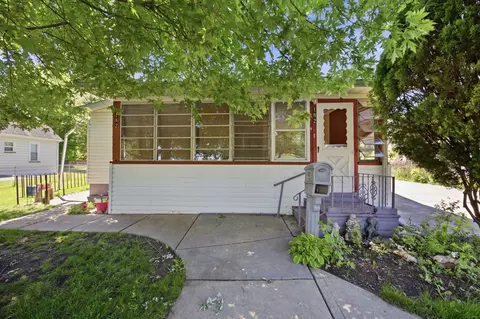 182 N Smith St, Aurora, IL 60505