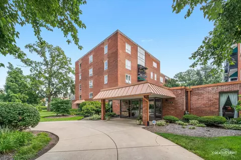 450 W Downer Pl #4C, Aurora, IL 60506