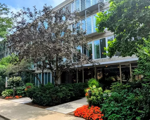 2555 Gross Point Rd #205, Evanston, IL 60201