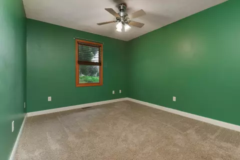 Bedroom - 404 Sunset Dr, Colfax, IL 61728 photo 5 of 6