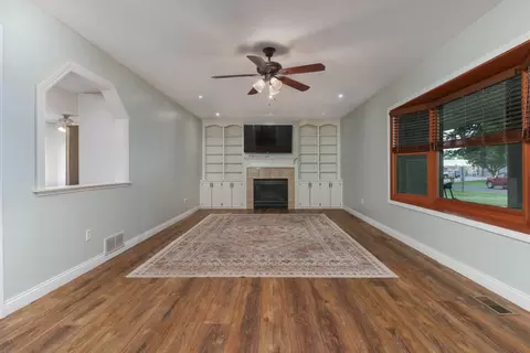 Living - 404 Sunset Dr, Colfax, IL 61728 photo 2 of 5