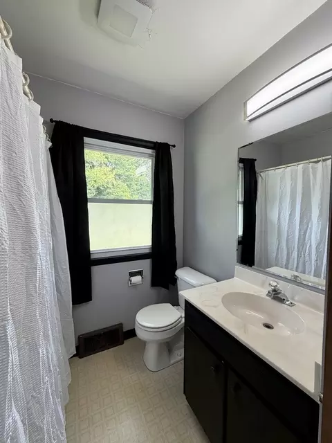 Bath - 3036 Tower Rd, Clinton, IA 52732 photo 1 of 1
