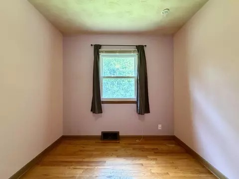 Bedroom - 3036 Tower Rd, Clinton, IA 52732 photo 2 of 4