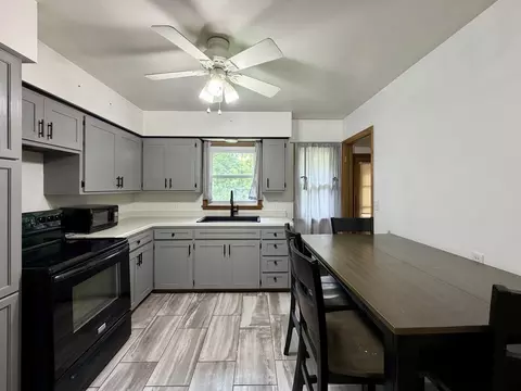 Kitchen - 3036 Tower Rd, Clinton, IA 52732 photo 1 of 1