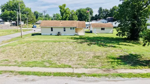 606 S Mulkey St, Christopher, IL 62822 photo 5