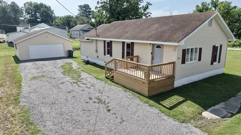 606 S Mulkey St, Christopher, IL 62822 photo 2