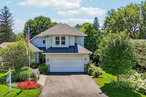219 Woodlawn Dr, Mundelein, IL 60060