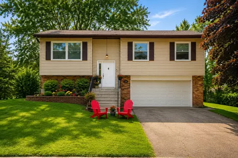 Exterior - 138 S Berteau Ave, Bartlett, IL 60103 photo 2 of 5