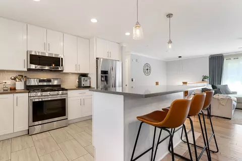 Kitchen - 138 S Berteau Ave, Bartlett, IL 60103 photo 3 of 5