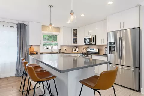Kitchen - 138 S Berteau Ave, Bartlett, IL 60103 photo 2 of 5