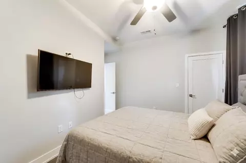 Bedroom - 616 E 46th St #2, Chicago, IL 60653 photo 3 of 6