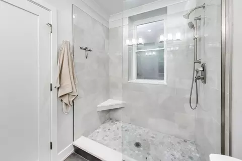 Bath - 616 E 46th St #2, Chicago, IL 60653 photo 2 of 3